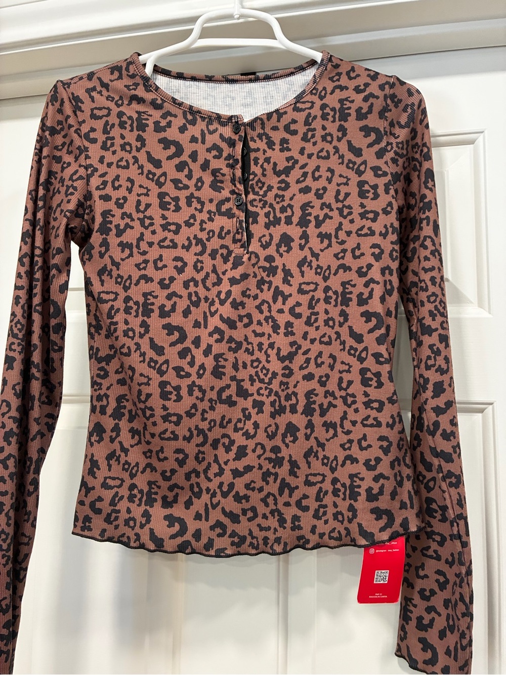 Women’s Long-Sleeve Leopard Henley Top - Brown/Black